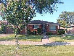 Pre-foreclosure in  MOTT AVE Eastpointe, MI 48021