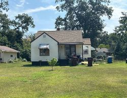 Pre-foreclosure in  LANGELAND AVE Muskegon, MI 49442