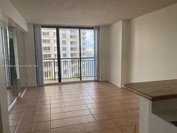 Pre-foreclosure in  BRICKELL KEY DR  Miami, FL 33131