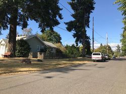 Pre-foreclosure in  NE GOING ST Portland, OR 97218