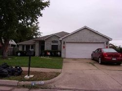 Pre-foreclosure in  PECANWOOD DR Arlington, TX 76001