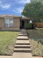 Pre-foreclosure in  VALLEYWOOD DR Arlington, TX 76013