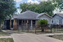 Pre-foreclosure in  W MISTLETOE AVE San Antonio, TX 78201