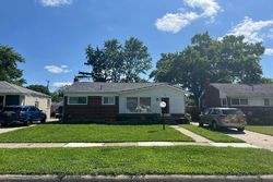 Pre-foreclosure in  HELEN ST Garden City, MI 48135