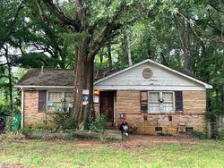 Pre-foreclosure in  WEDGEFIELD DR Charlotte, NC 28208