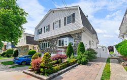 Pre-foreclosure in  WILLOWBROOK RD Staten Island, NY 10314