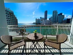 Pre-foreclosure in  BRICKELL KEY BLVD  Miami, FL 33131