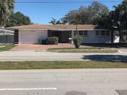 Pre-foreclosure in  NE 18TH AVE Miami, FL 33179