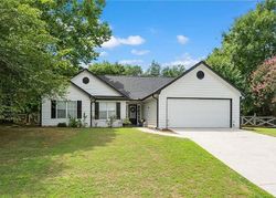 Pre-foreclosure in  QUAIL POINT RUN Hoschton, GA 30548