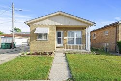 Pre-foreclosure in  38TH ST Berwyn, IL 60402