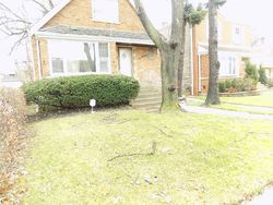 Pre-foreclosure in  S CLAREMONT AVE Chicago, IL 60643