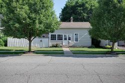 Pre-foreclosure in  E LAWRENCE ST Mishawaka, IN 46545