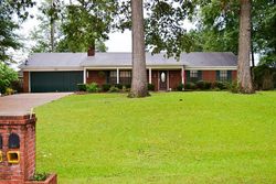 Pre-foreclosure in  LAKE FOREST DR Vicksburg, MS 39183