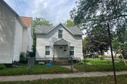 Pre-foreclosure in  DAVIS AVE NW Grand Rapids, MI 49504