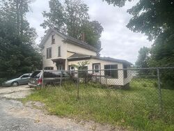 Pre-foreclosure in  COURTLAND ST Farmington, NH 03835