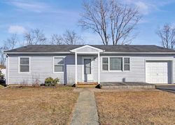 Pre-foreclosure in  HAMILTON DR Toms River, NJ 08753