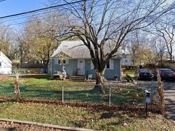 Pre-foreclosure in  HOWARD AVE Eatontown, NJ 07724