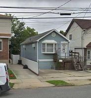 Pre-foreclosure in  BEDFORD AVE Staten Island, NY 10306