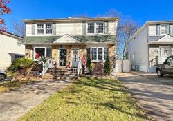 Pre-foreclosure in  TANGLEWOOD DR Staten Island, NY 10308