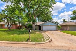 Pre-foreclosure in  WILSHIRE HILLS DR Oklahoma City, OK 73132