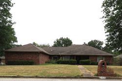 Pre-foreclosure in  E 89TH ST Tulsa, OK 74133