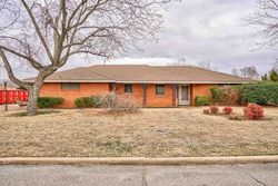 Pre-foreclosure in  NW NOB HILL DR Lawton, OK 73505