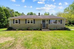 Pre-foreclosure in  ROOSEVELT DR Bristol, RI 02809