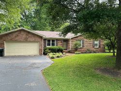 Pre-foreclosure in  MARINER DR Columbia, TN 38401