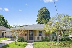Pre-foreclosure in  ROSELAND PKWY New Orleans, LA 70123