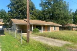 Pre-foreclosure in  NELSON RD Monroe, LA 71203