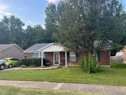 Pre-foreclosure in  JENNYMAC DR Louisville, KY 40229