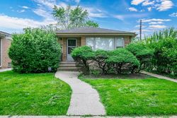 Pre-foreclosure in  CENTRAL PARK AVE Skokie, IL 60076