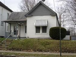 Pre-foreclosure in  VERMONT AVE Latonia, KY 41015