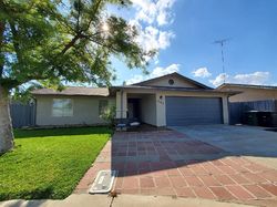 Pre-foreclosure in  FRUITBASKET LN Livingston, CA 95334