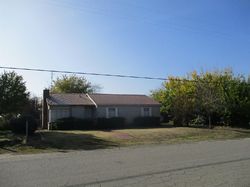 Pre-foreclosure in  MUSCAT AVE Reedley, CA 93654