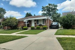 Pre-foreclosure in  SHERRY AVE Madison Heights, MI 48071