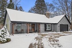 Pre-foreclosure in  MAPLEWOOD LN Waukesha, WI 53186