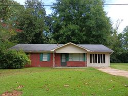 Pre-foreclosure in  MONTGOMERY CIR Hattiesburg, MS 39401