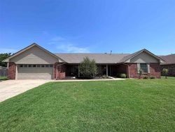 Pre-foreclosure in  WREN DR Ponca City, OK 74601