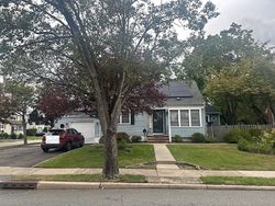 Pre-foreclosure in  BERDAN ST Rochelle Park, NJ 07662