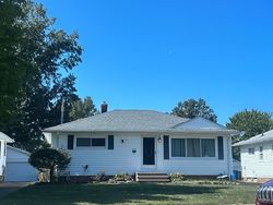 Pre-foreclosure in  BAYRIDGE BLVD Eastlake, OH 44095
