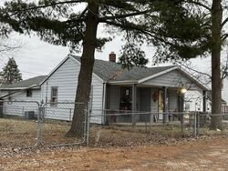 Pre-foreclosure in  S PERSHING DR Muncie, IN 47302