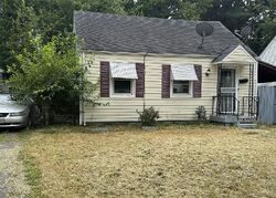 Pre-foreclosure in  FREEMAN AVE Louisville, KY 40214