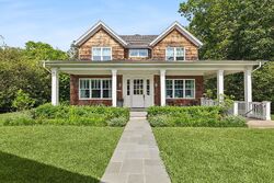 Pre-foreclosure in  N SEA RD Southampton, NY 11968