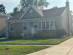 Pre-foreclosure in  MANCHESTER AVE Westchester, IL 60154