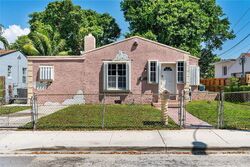 Pre-foreclosure in  NW 49TH ST Miami, FL 33127