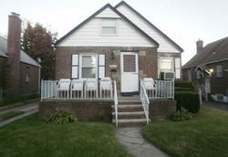 Pre-foreclosure in  226TH ST Cambria Heights, NY 11411