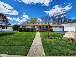 Pre-foreclosure in  GOLINI DR Johnston, RI 02919
