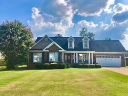 Pre-foreclosure in  ERICKTON DR Anniston, AL 36207