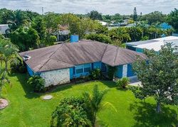 Pre-foreclosure in  SE MENORES AVE Port Saint Lucie, FL 34952
